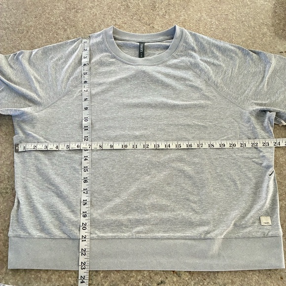 VUORI Women’s HALO CREW Long Sleeve in Pale Grey Heather Pullover Sz L  VW 241 - Picture 5 of 5